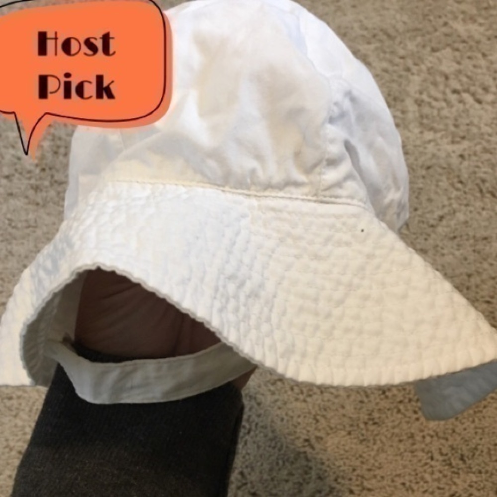 Girls size 12-24 months L/XL white GAP hat